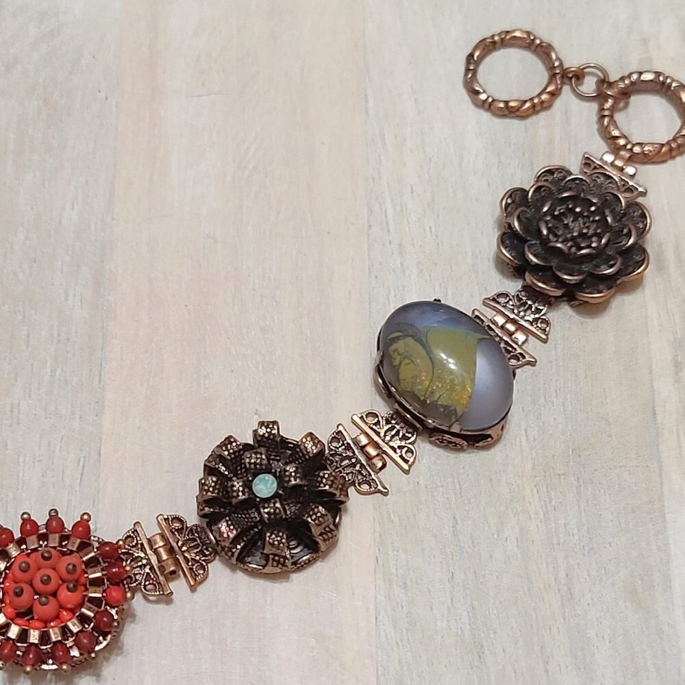 Victorian style bracelet, flower cabachons with rhinestones and beads copper - Picture 7 of 10